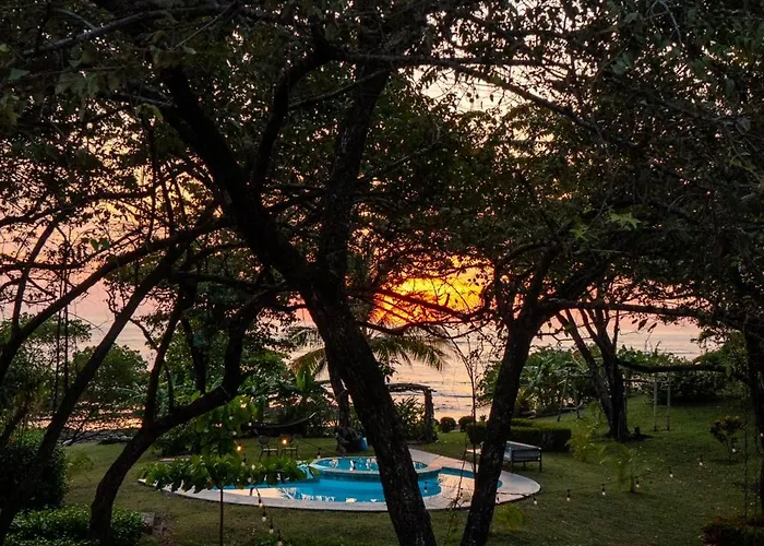 The Bohemian Lagarto Hotel *